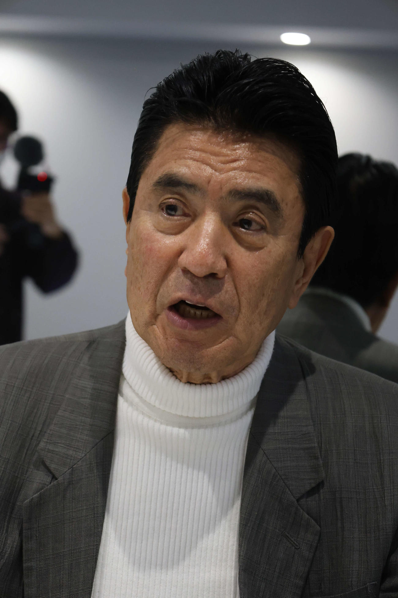 舞台「友情～秋桜のバラード」で担任教師の野本信吾を演じる名高達男（ムトー清次氏撮影）