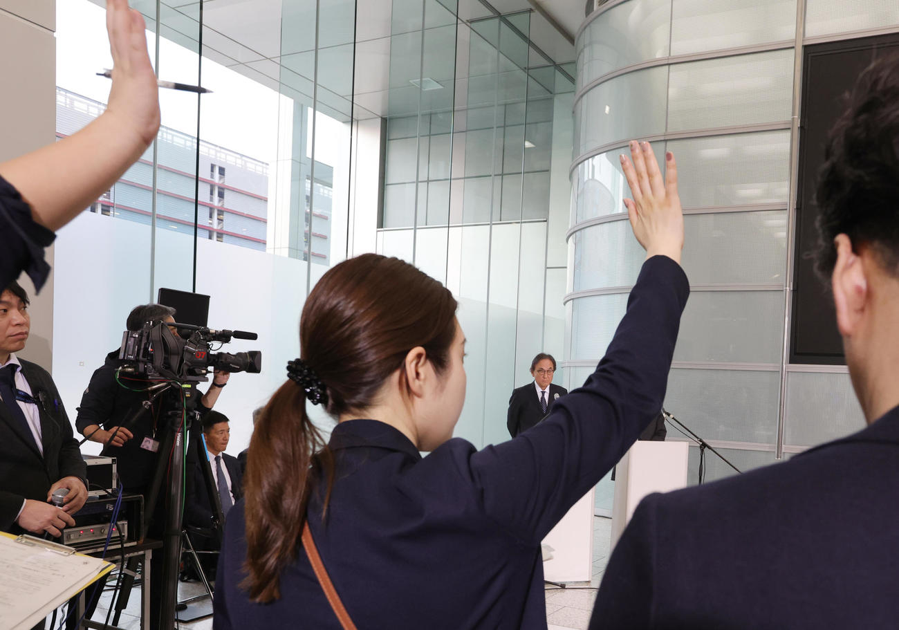 会見するフジ・メディア・ホールディングスの金光社長（撮影・野上伸悟）