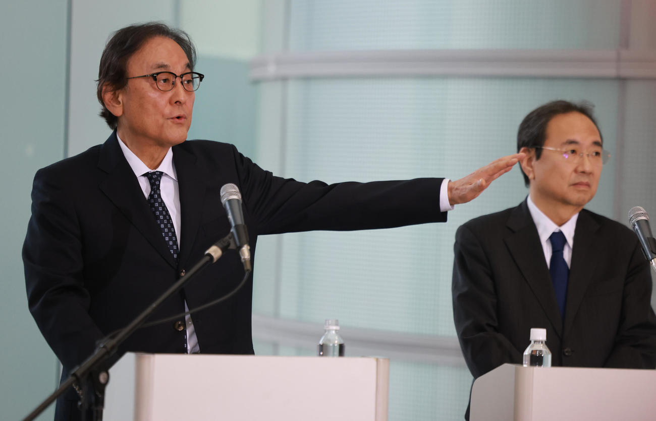 会見するフジ・メディア・ホールディングスの金光社長（撮影・野上伸悟）