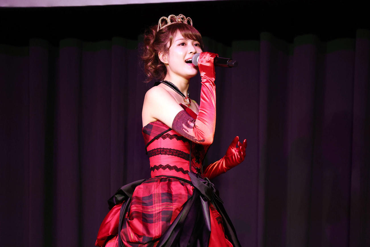 ミュージカル「ダンスオブヴァンパイア」制作発表会見でパフォーマンスする中村麗乃（撮影・宮地輝）