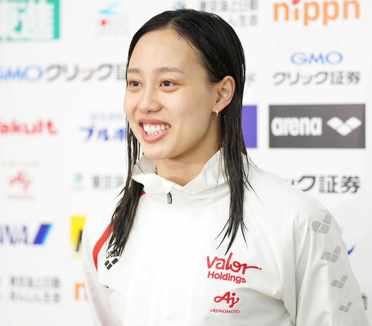 競泳世界選手権日本代表公開練習後取材に応じる今井（2023年4月撮影）