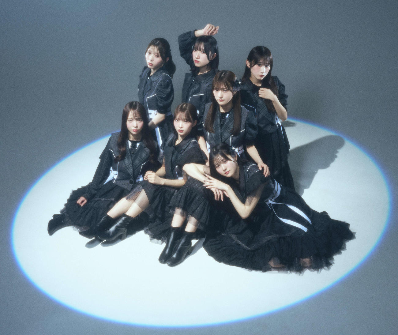 7人組アイドルグループ、AsIs（アズイズ）