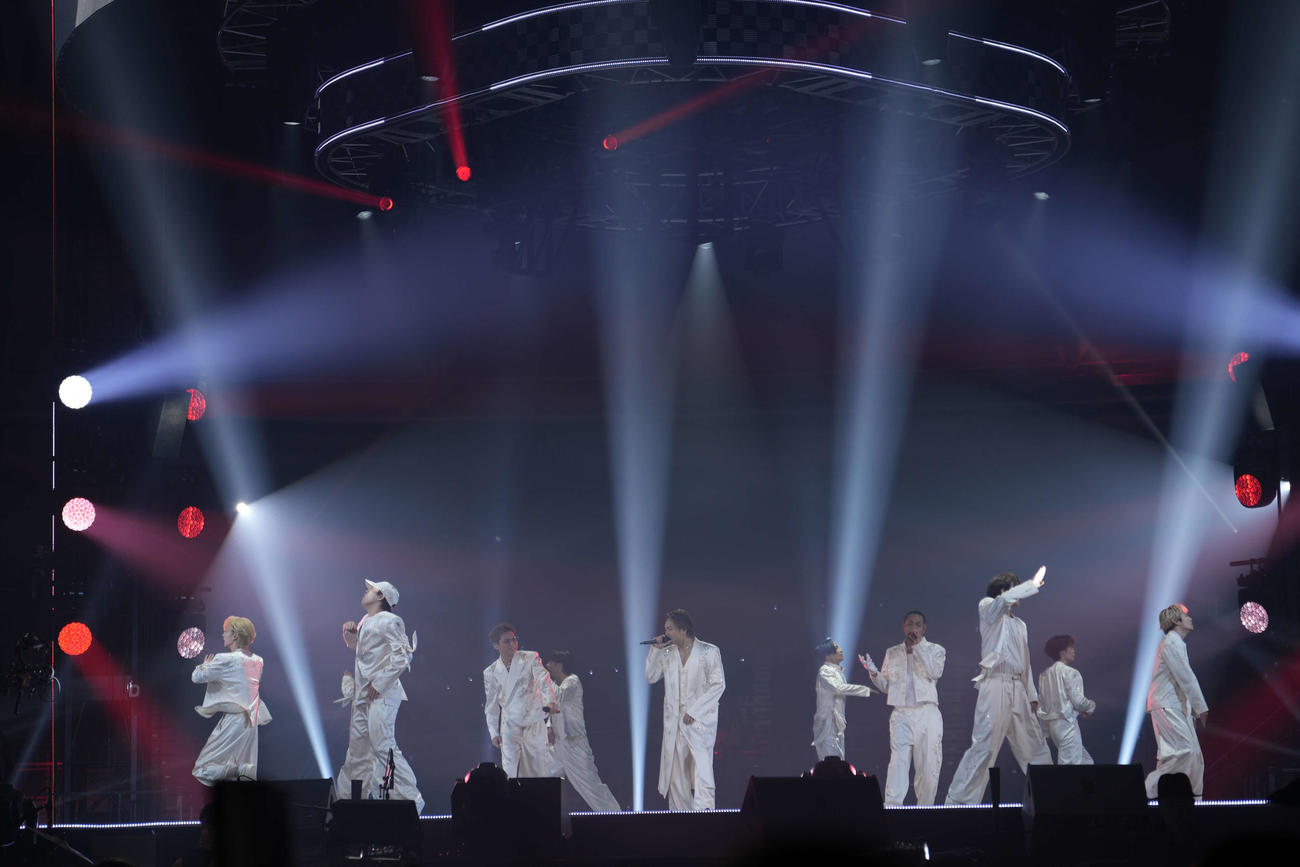 「EXILE LIVE TOUR 2025“WHAT IS EXILE”」初日公演でパフォーマンスする、