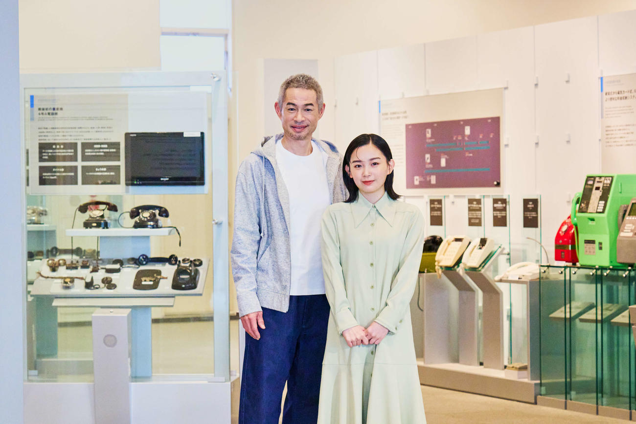 Web動画「ツナガルヒストリー」に出演したイチロー氏（左）と宮崎優