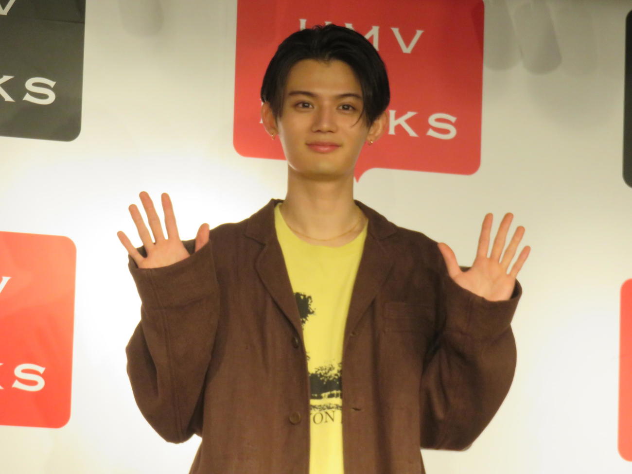 25年度カレンダー「Andre」の発売記念イベント前に取材に臨んだ藤原大祐