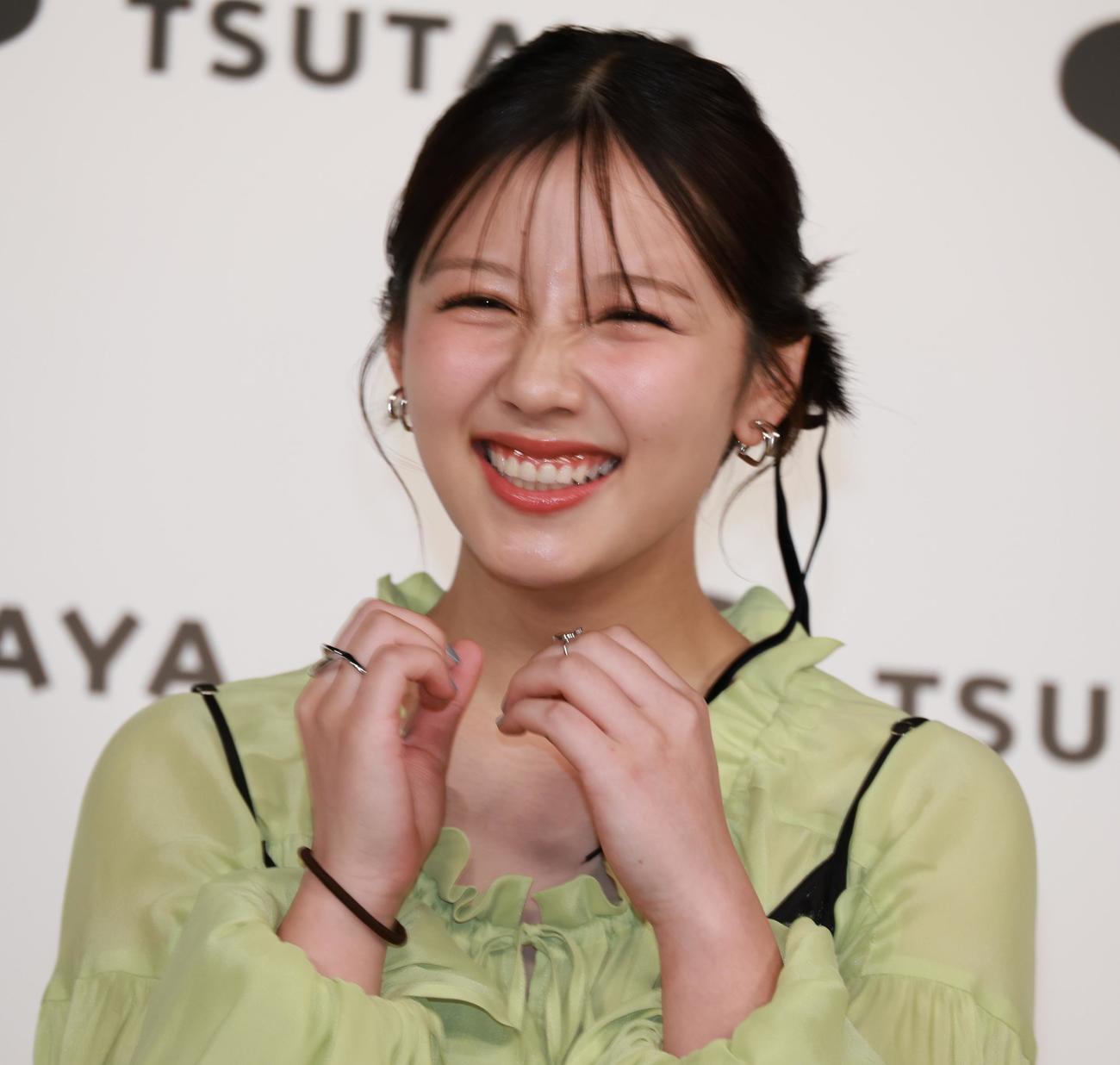 カレンダー発売記念イベントを行った渡邉美穂