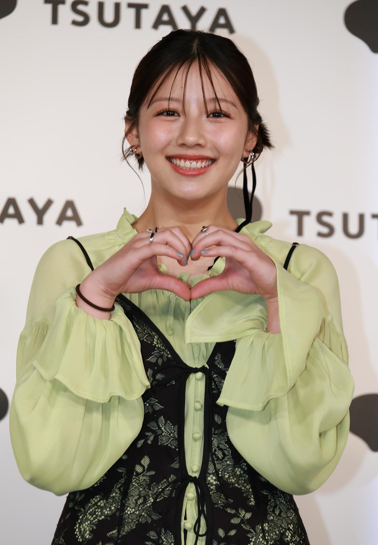 カレンダー発売記念イベントを行った渡邉美穂