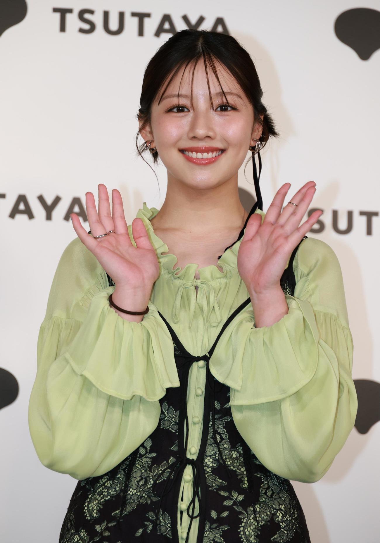カレンダー発売記念イベントを行った渡邉美穂