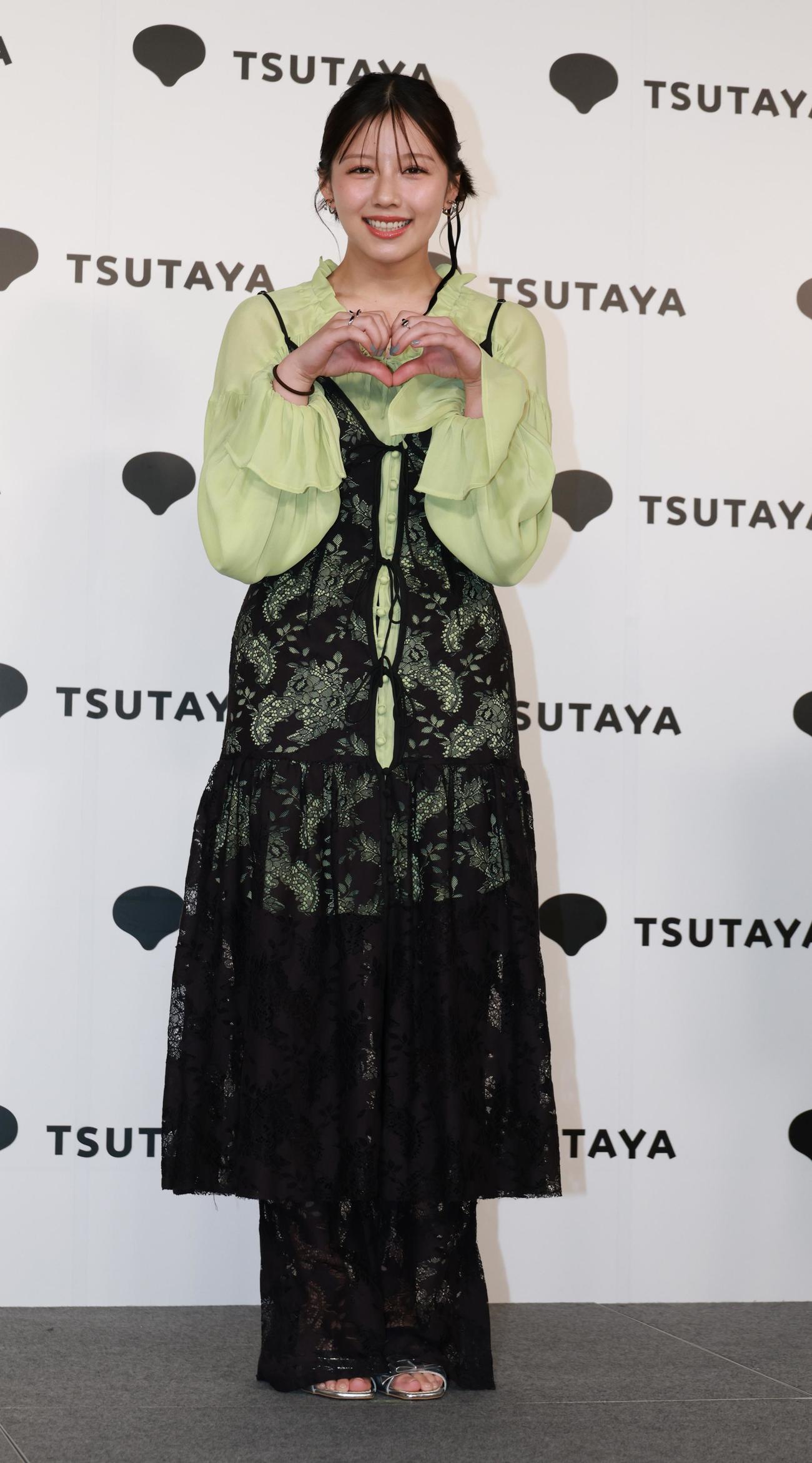 カレンダー発売記念イベントを行った渡邉美穂