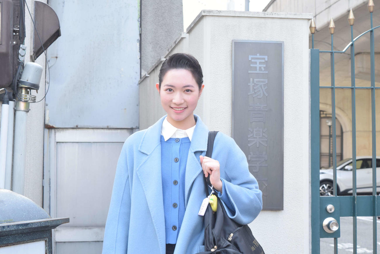 宝塚音楽学校に合格した元巨人林昌範氏と亀井香子アナウンサーの長女、林心優さん（撮影・阪口孝志）