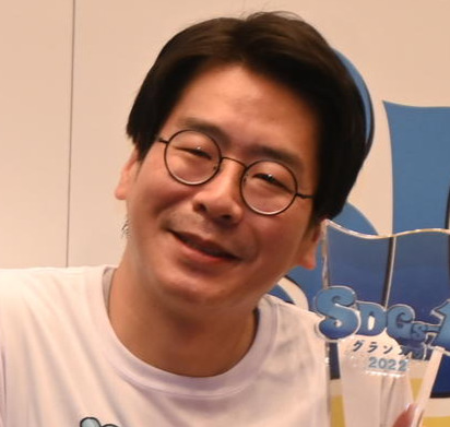 男性ブランコの浦井のりひろ（2022年10月）