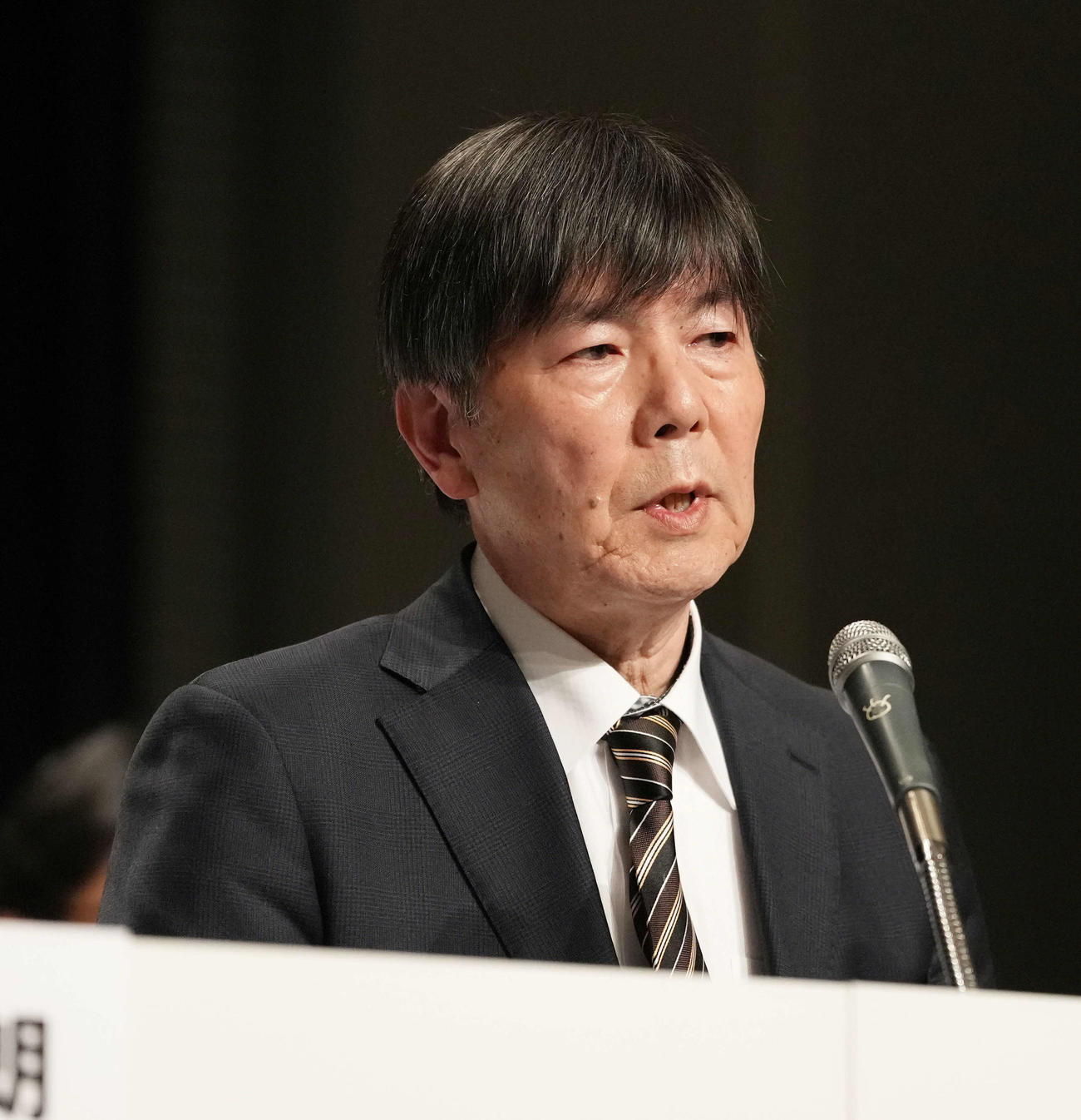 第三者委員会調査報告会見に臨む山口委員（撮影・小沢裕）