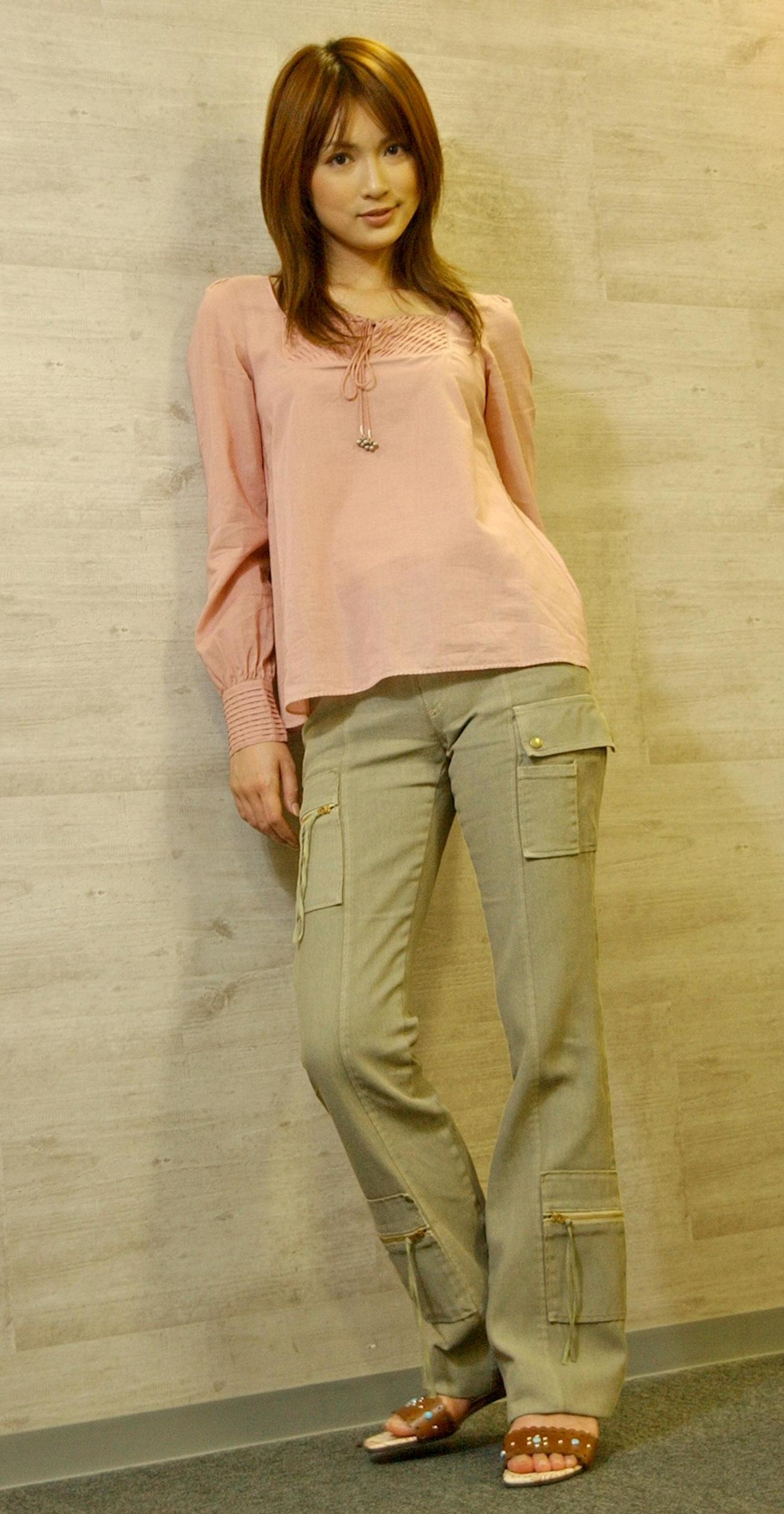 2002年9月、インタビューを受ける長谷川京子