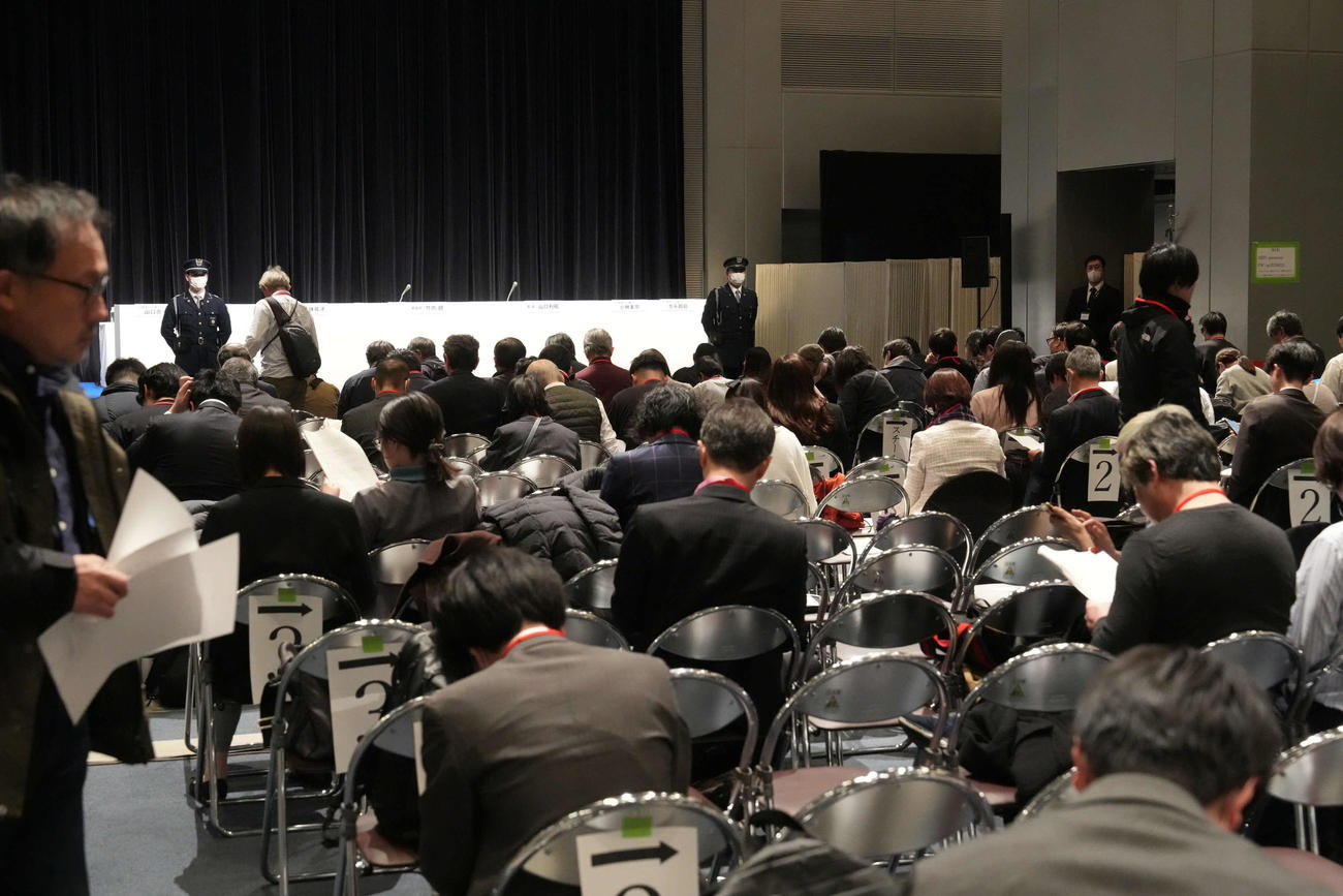 第三者委員会調査報告会見を待つ大勢の報道陣（撮影・小沢裕）