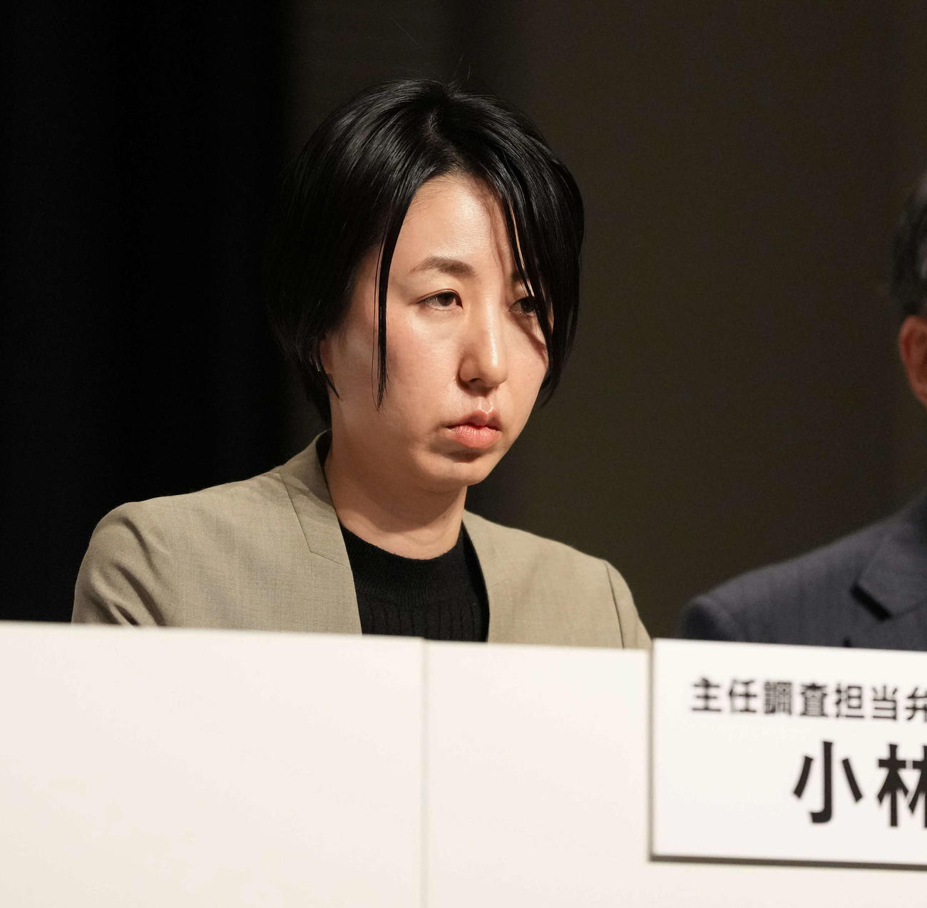 第三者委員会調査報告会見に臨む主任調査担当弁護士の小林氏（撮影・小沢裕）