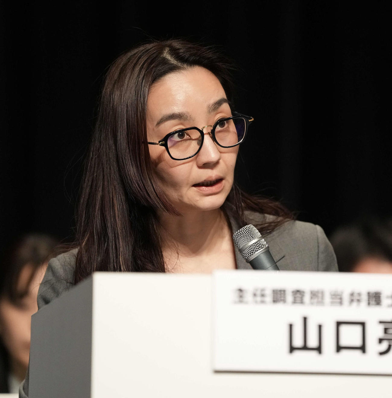 第三者委員会調査報告会見に臨む主任調査担当弁護士の山口氏（撮影・小沢裕）