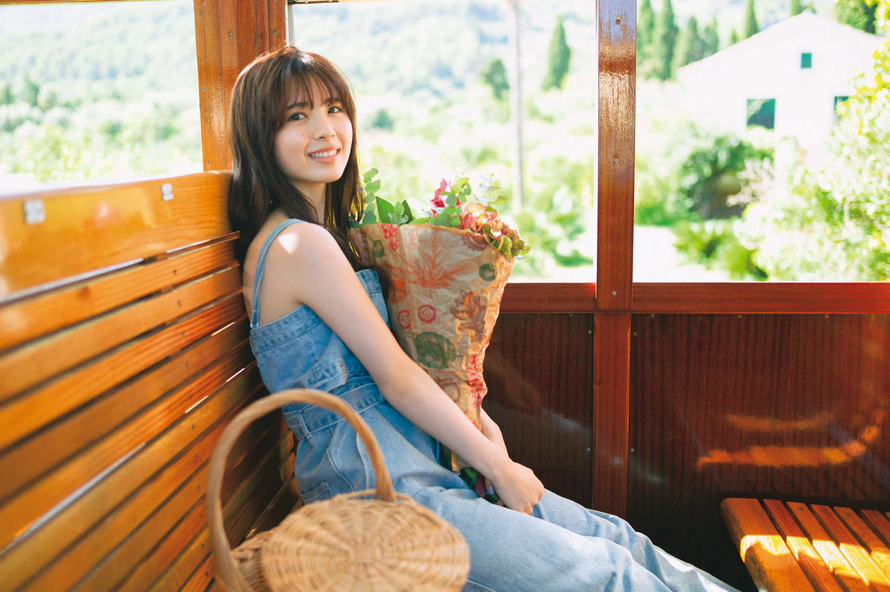 乃木坂46筒井あやめファースト写真集の先行カット（細居幸次郎氏撮影）