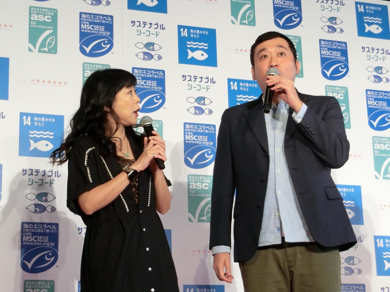 「グランジ」の大（右）と妻の椿鬼奴（2018年10月撮影）