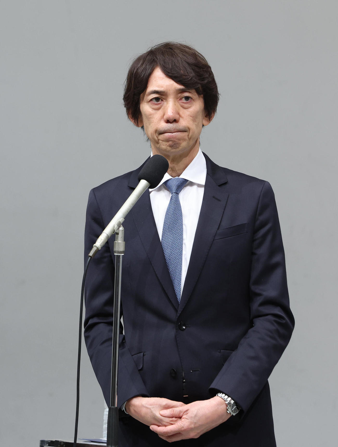 記者の質問を聞く関西テレビ大多亮代表取締役社長（撮影・白石智彦）