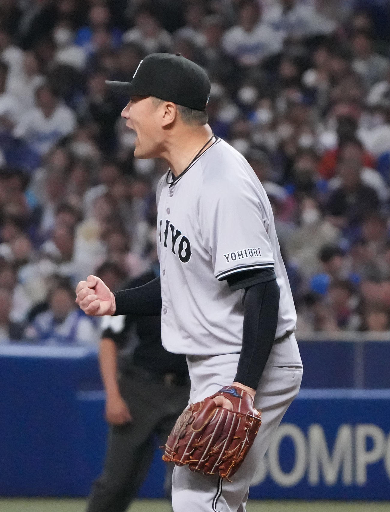中日対巨人　1回裏中日1死一、二塁、石川昂を併殺打に打ち取りほえる田中将（2025年4月3日撮影）
