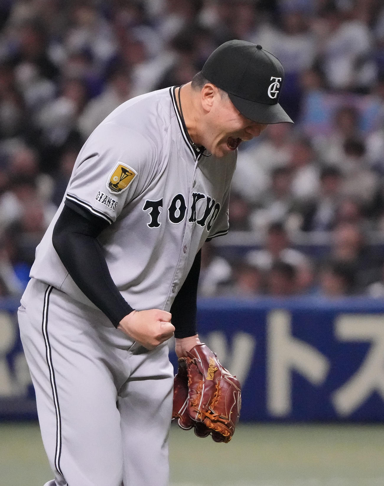 中日対巨人　5回裏中日1死満塁、細川を併殺打に仕留めほえる田中将（2025年4月3日撮影）
