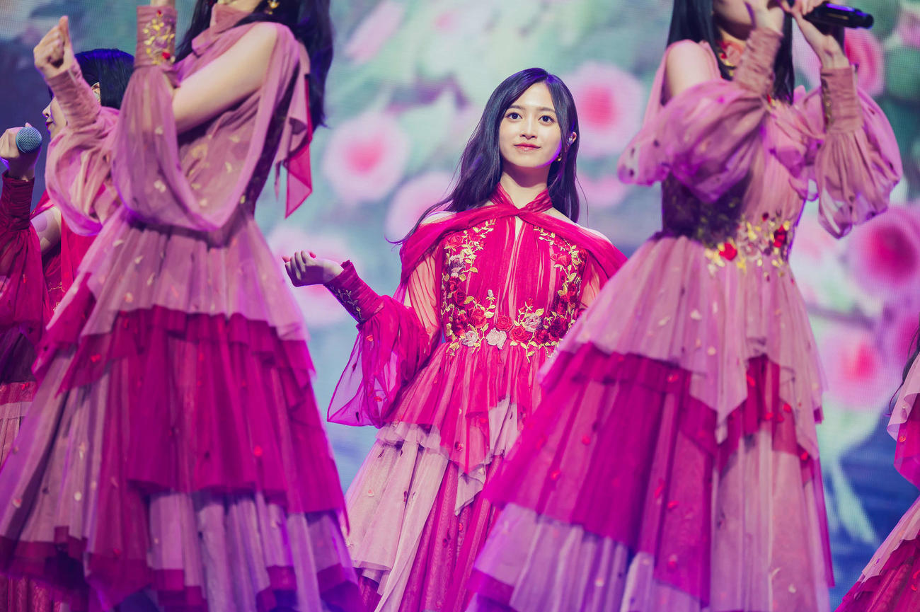 「CENTRAL MUSIC　＆　ENTERTAINMENT FESTIVAL 2025」でパフォーマンスする乃木坂46井上和