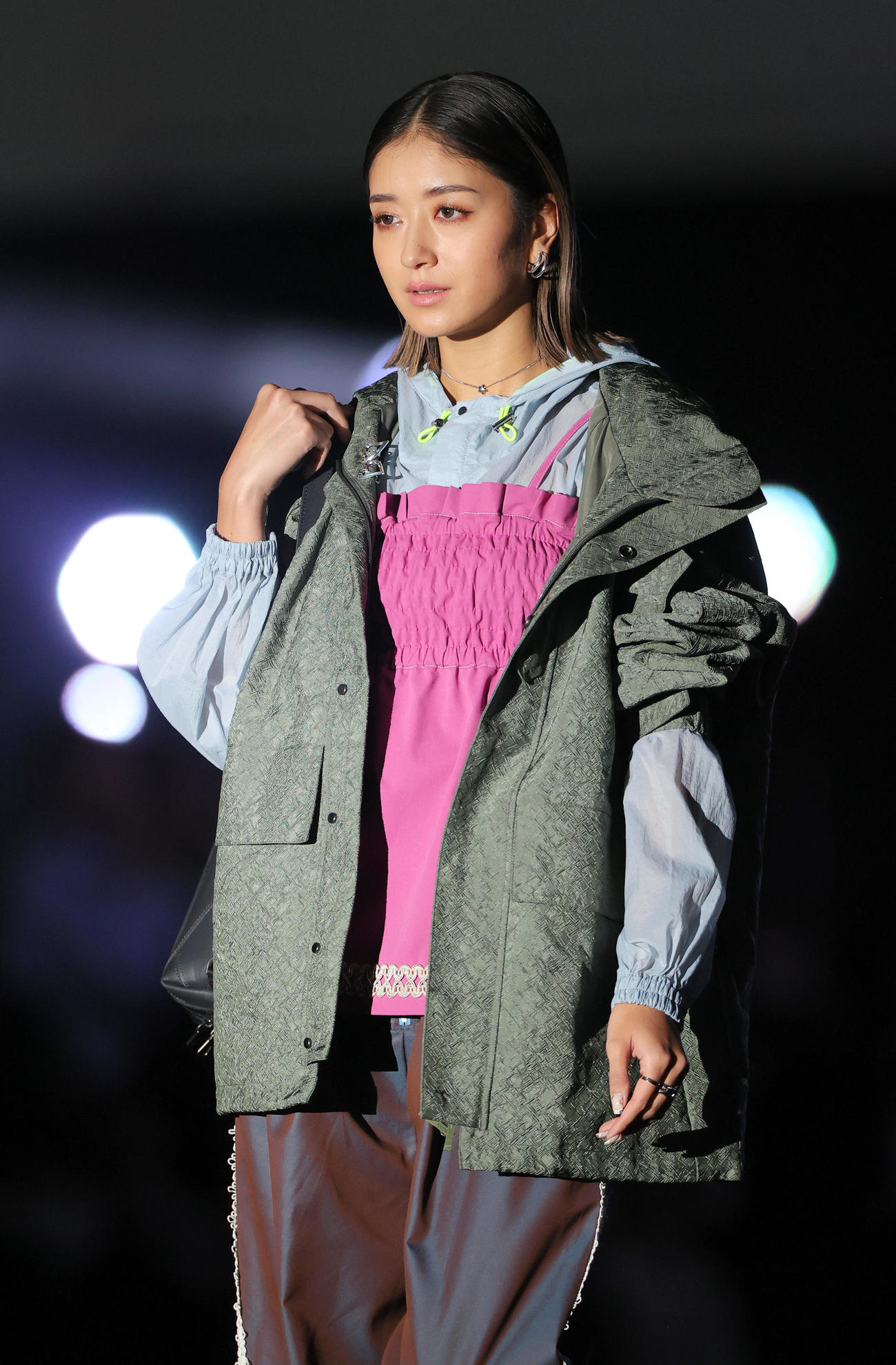 ランウェイでポーズをとる池田美優（撮影・上山淳一）