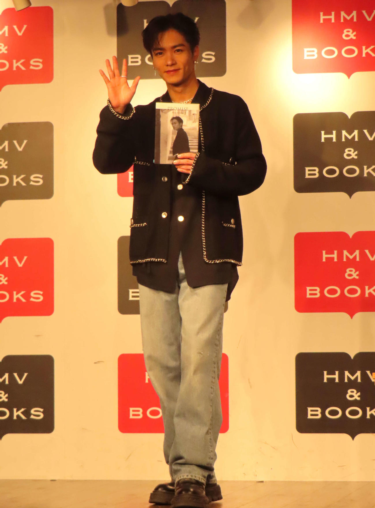 2ndフォトエッセイ「PROMISE」取材会に登壇したTHE RAMPAGE川村壱馬