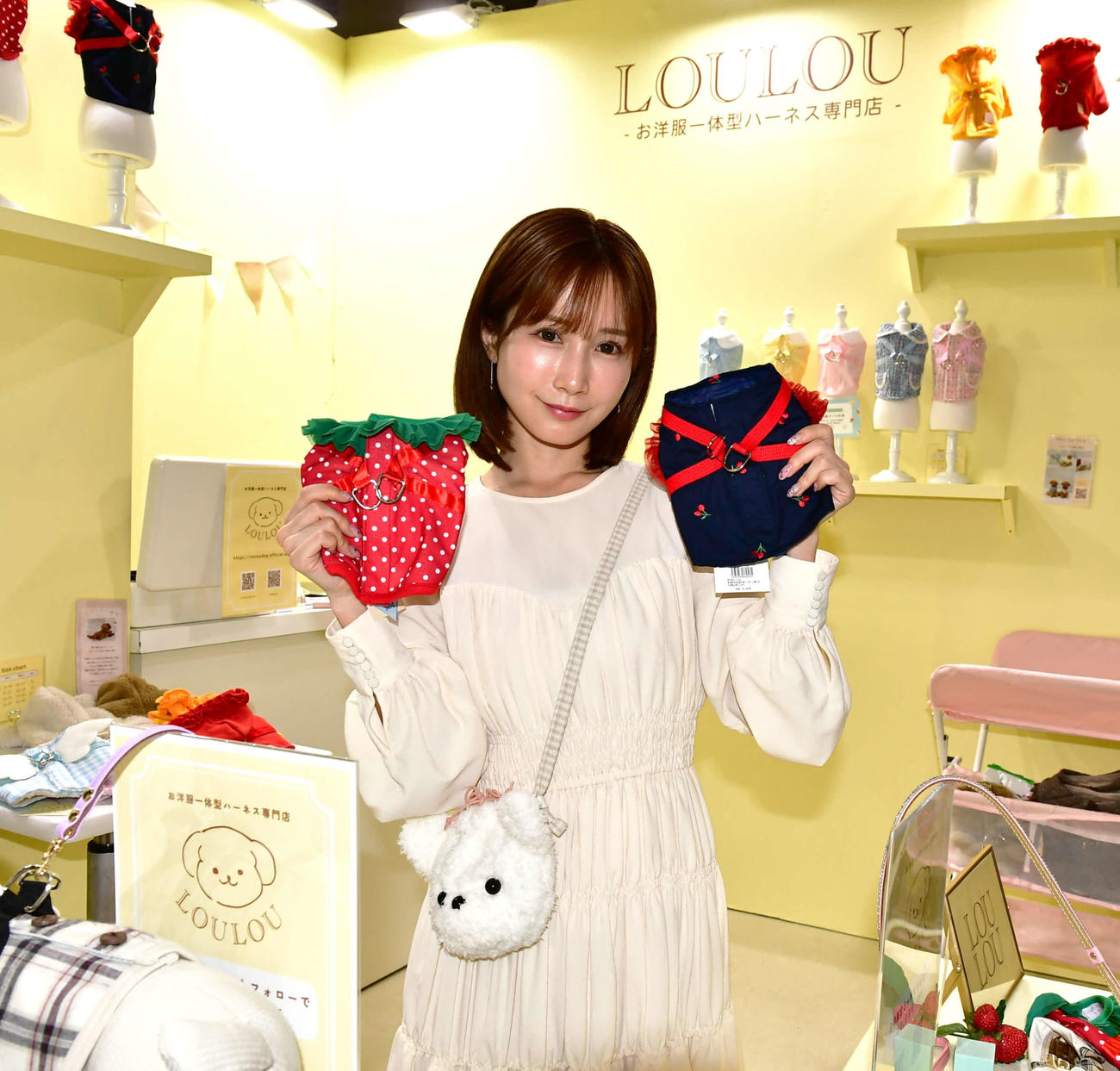 「第14回インターペット」に自身の洋服一体型ハーネス専門ブランド「LOU LOU」を初出店した小島みなみ