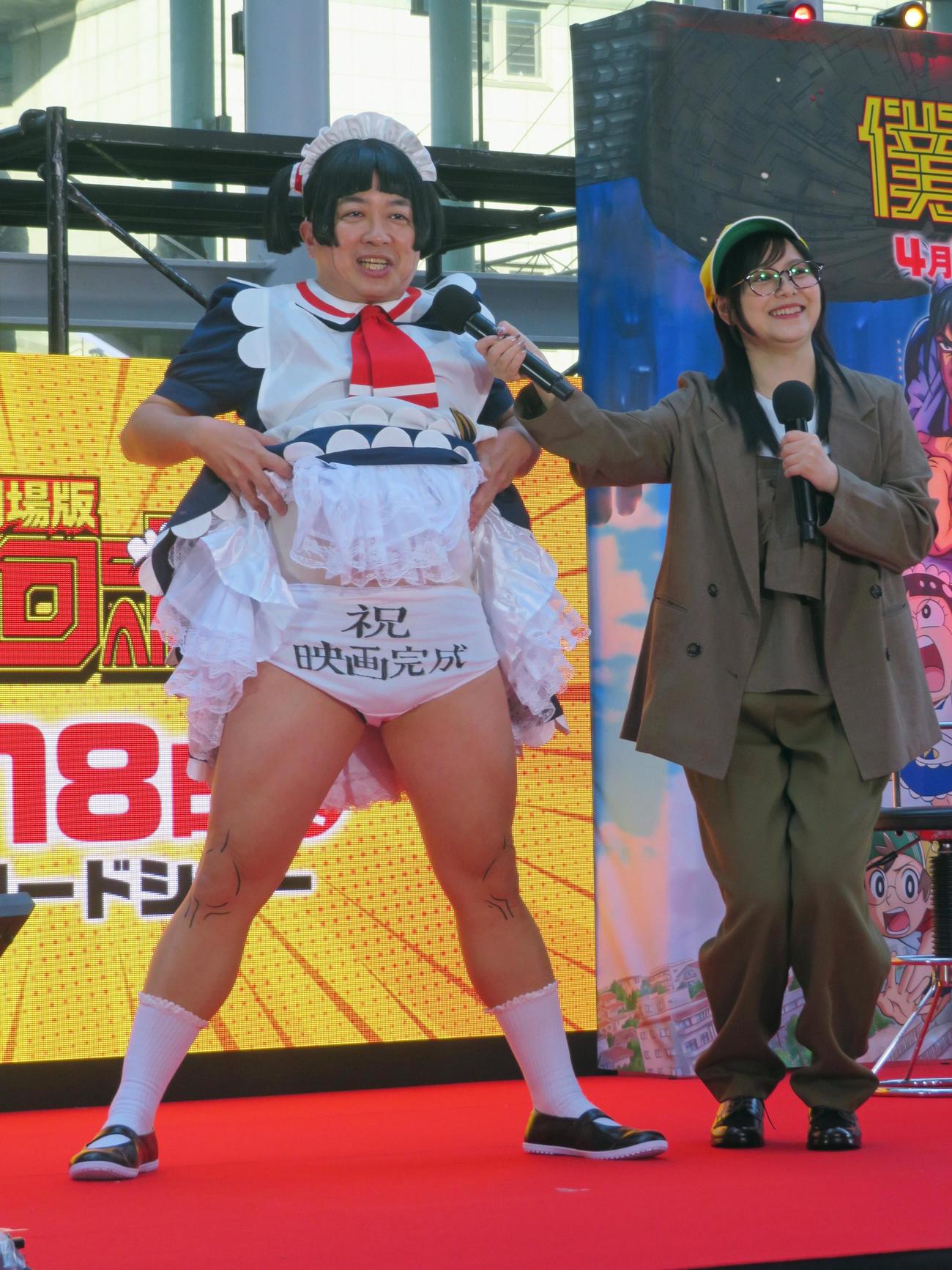 劇場版「僕とロボコ」公開直前イベントに出席した松尾駿（左）と津田美波