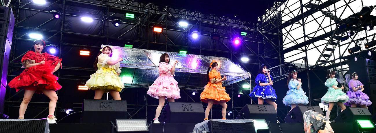 「島ぜんぶでお～きな祭　沖縄国際文化祭」内で行われた音楽フェス「GIRLS GROOVE INNOVATION」に出演したCUTIESTREET