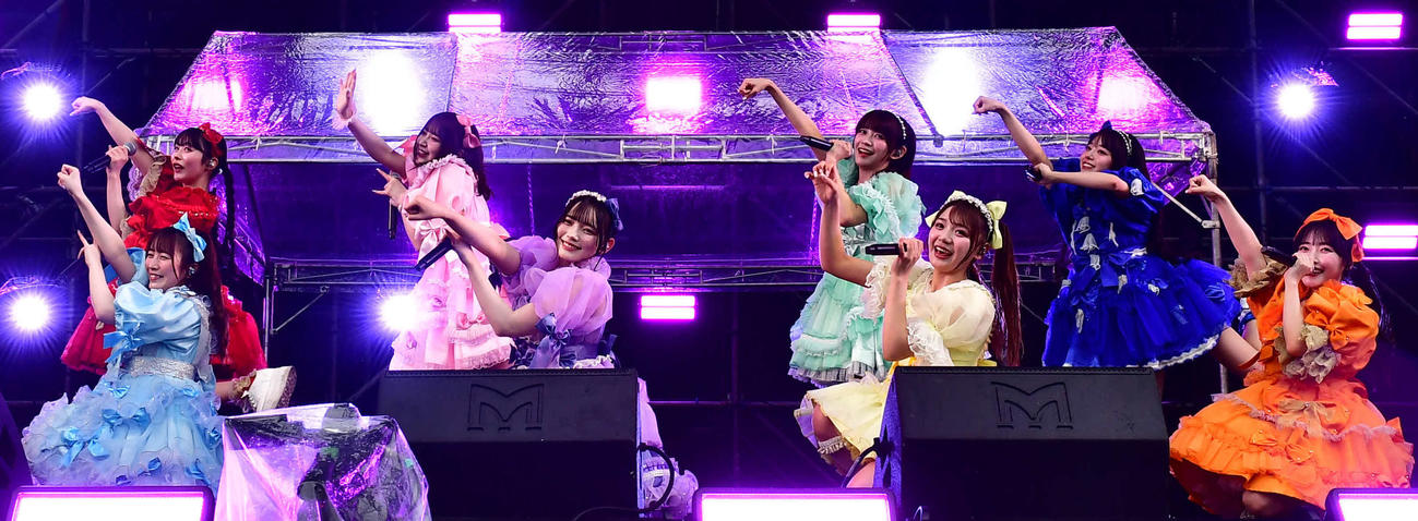 「島ぜんぶでお～きな祭　沖縄国際文化祭」内で行われた音楽フェス「GIRLS GROOVE INNOVATION」に出演したCUTIESTREET
