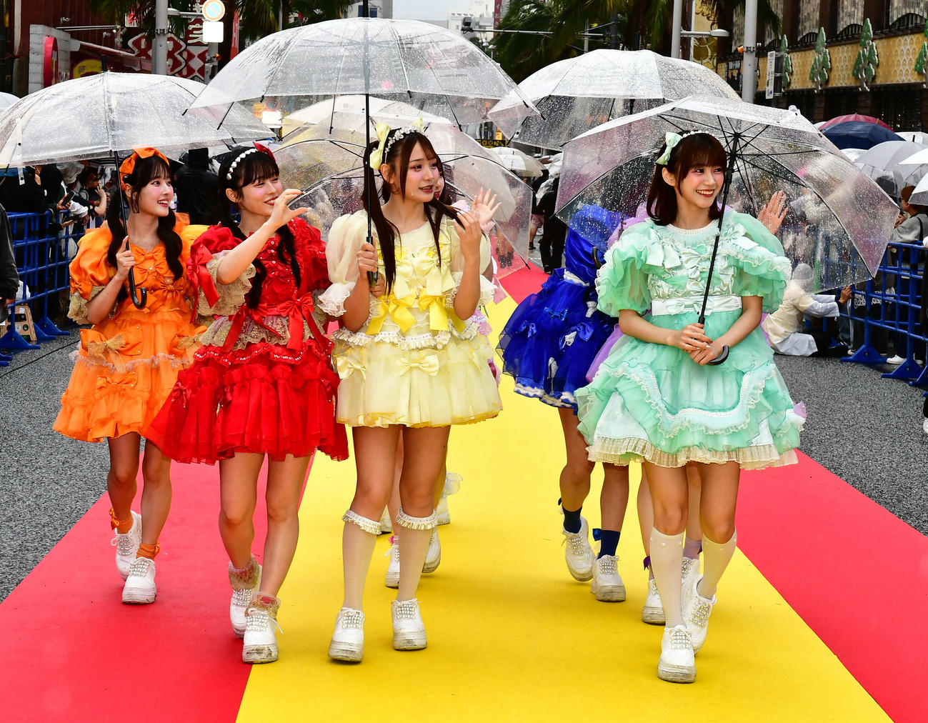 「島ぜんぶでお～きな祭　沖縄国際文化祭」のレッドカーペットを歩いたCUTIESTREET