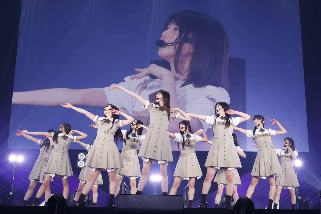 お披露目イベントでパフォーマンスする乃木坂46の6期生／鈴木健太（KENTA Inc．）　