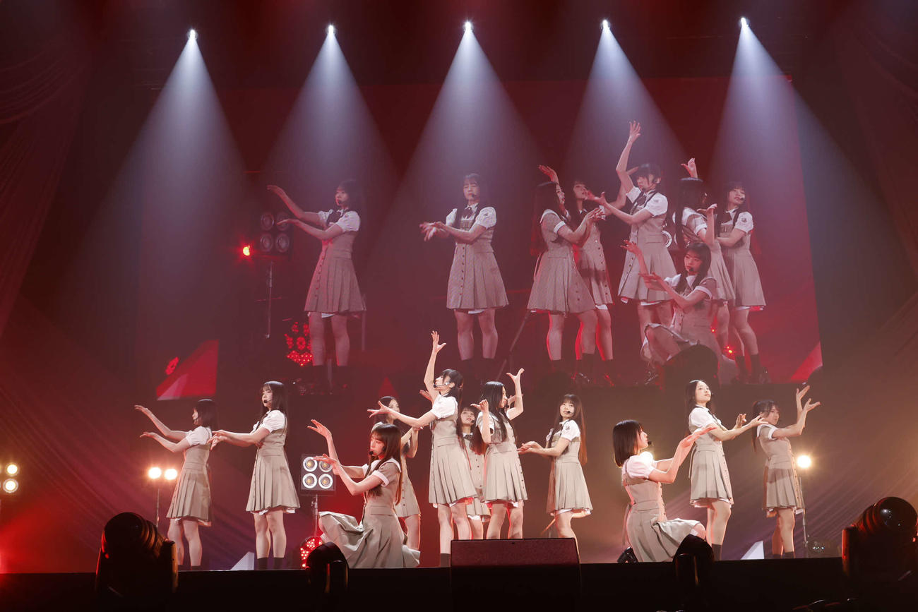お披露目イベントでパフォーマンスする乃木坂46の6期生／鈴木健太（KENTA Inc．）　