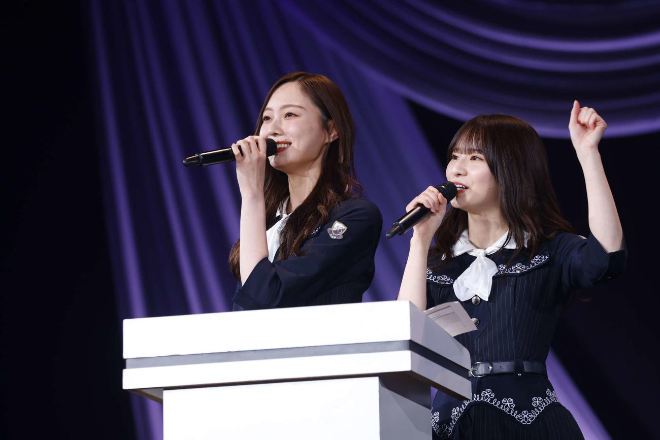 乃木坂46の6期生お披露目イベントを盛りあげる梅澤美波（左）と菅原咲月／鈴木健太（KENTA Inc．）