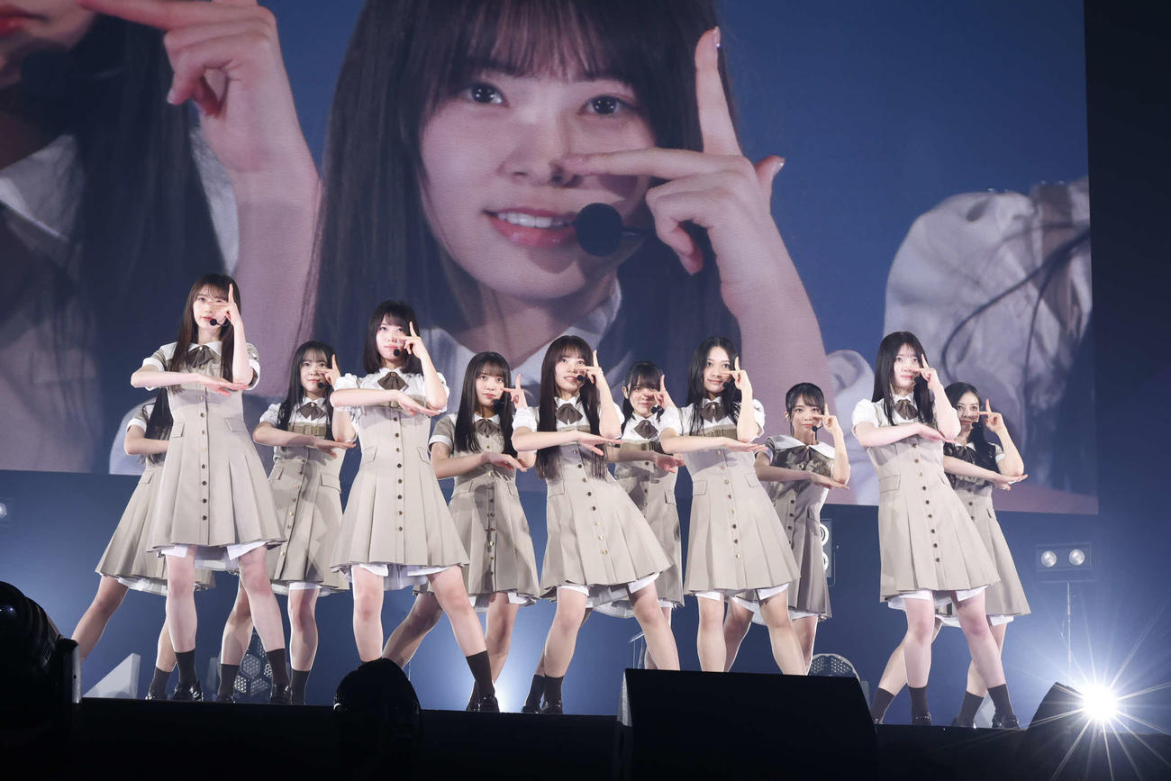 お披露目イベントでパフォーマンスする乃木坂46の6期生／鈴木健太（KENTA Inc．）　