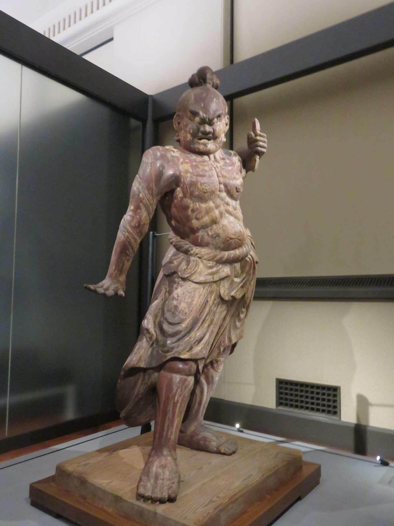 東京国立博物館に展示されている仁王像の吽形