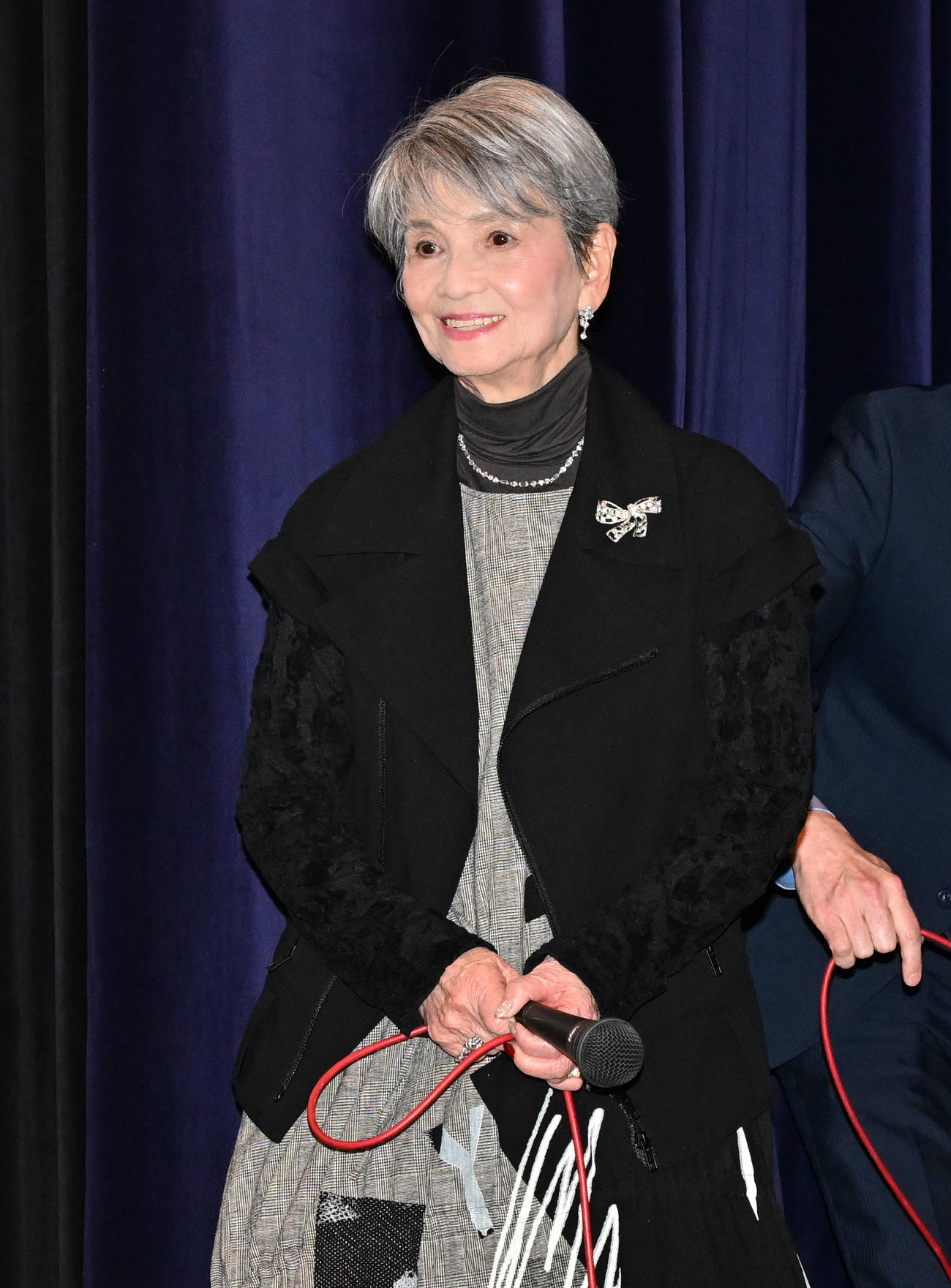 映画「純愛物語」の舞台あいさつに登壇した中原ひとみ（撮影・千葉一成）