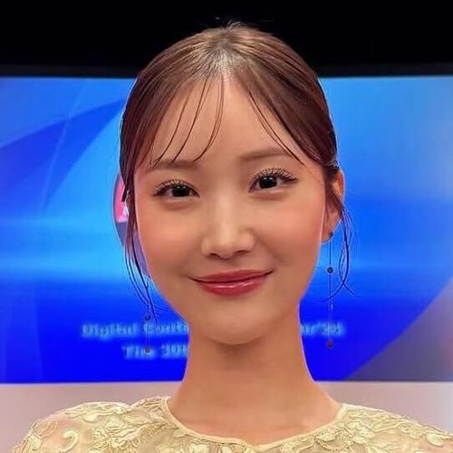 TBS野村彩也子アナ、桜の木の下でほほ笑む近影ショットに「可愛すぎる