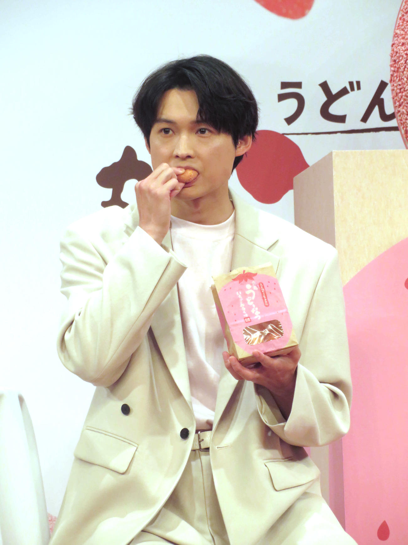 丸亀製麺「丸亀うどーなつ」新商品・アンバサダー発表会に出席したＳｉｘＴＯＮＥＳ松村北斗