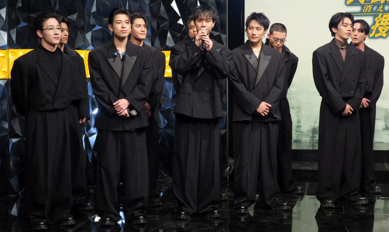 テレビ東京系連続ドラマ「失踪人捜索班　消えた真実」記者会見に登場し、主題歌を生披露したTHE JET BOY BANGERZ