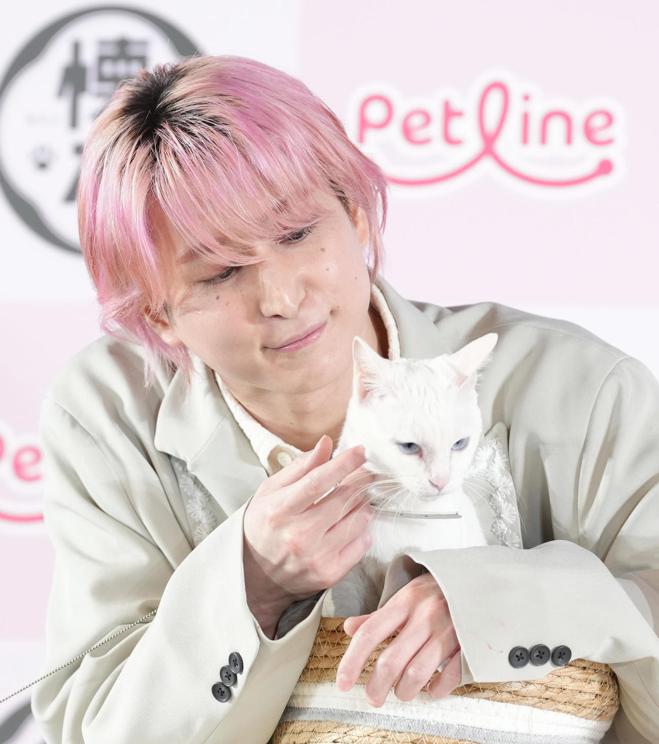 SnowMan佐久間大介「俺のこと取り合うのやめてよって言ってます」2匹