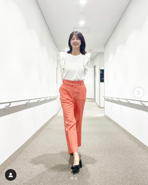 加藤綾子アナ着用　パンジープリントスカーフネックブラウス　38 f_08513104.jpg