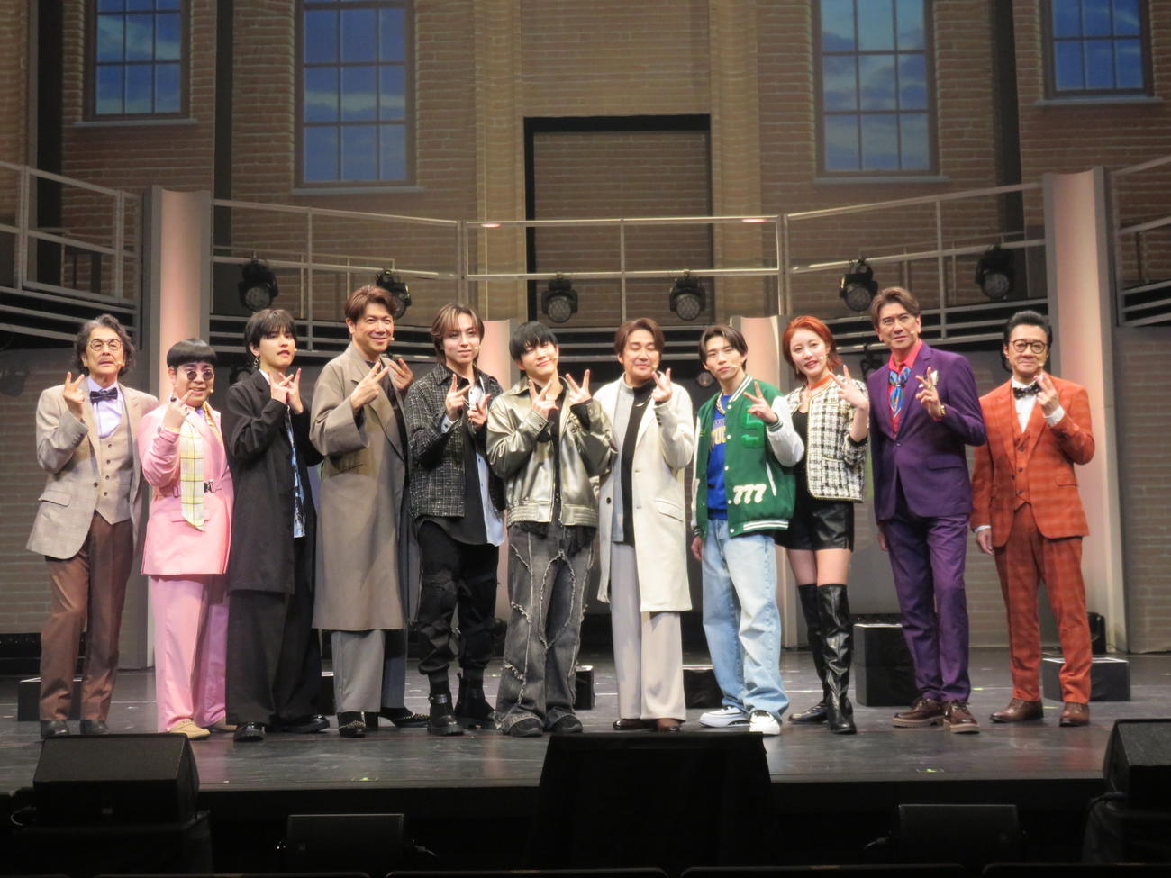 「ドリームハイ」の出演者たち。左から長谷川初範、徳永ゆうき、瀬戸利樹、別所哲也、蒼井翔太、JINJIN、近藤真彦、平野莉玖、王林、川崎麻世、大友康平
