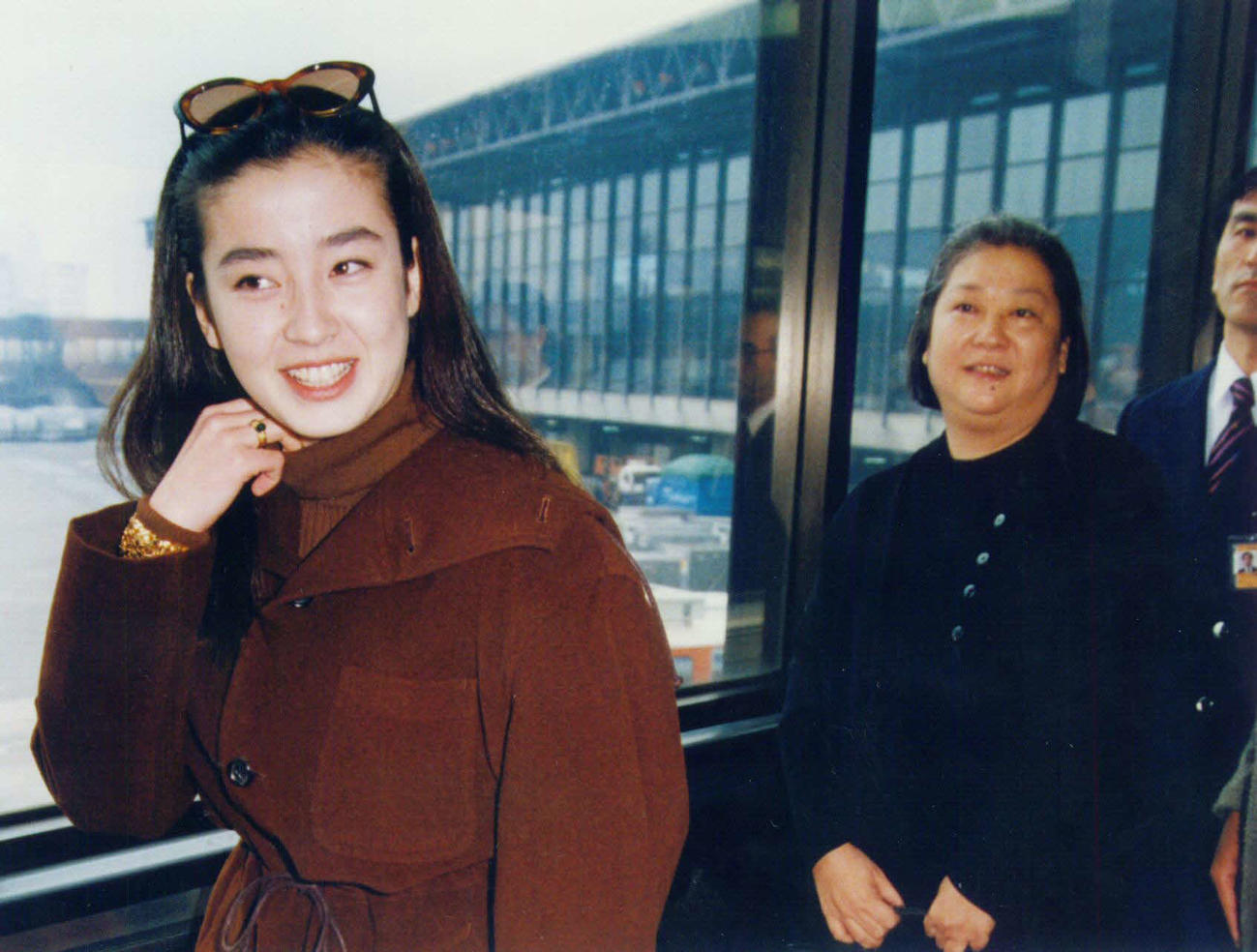宮沢りえ（左）と母の光子さん（1992年撮影）
