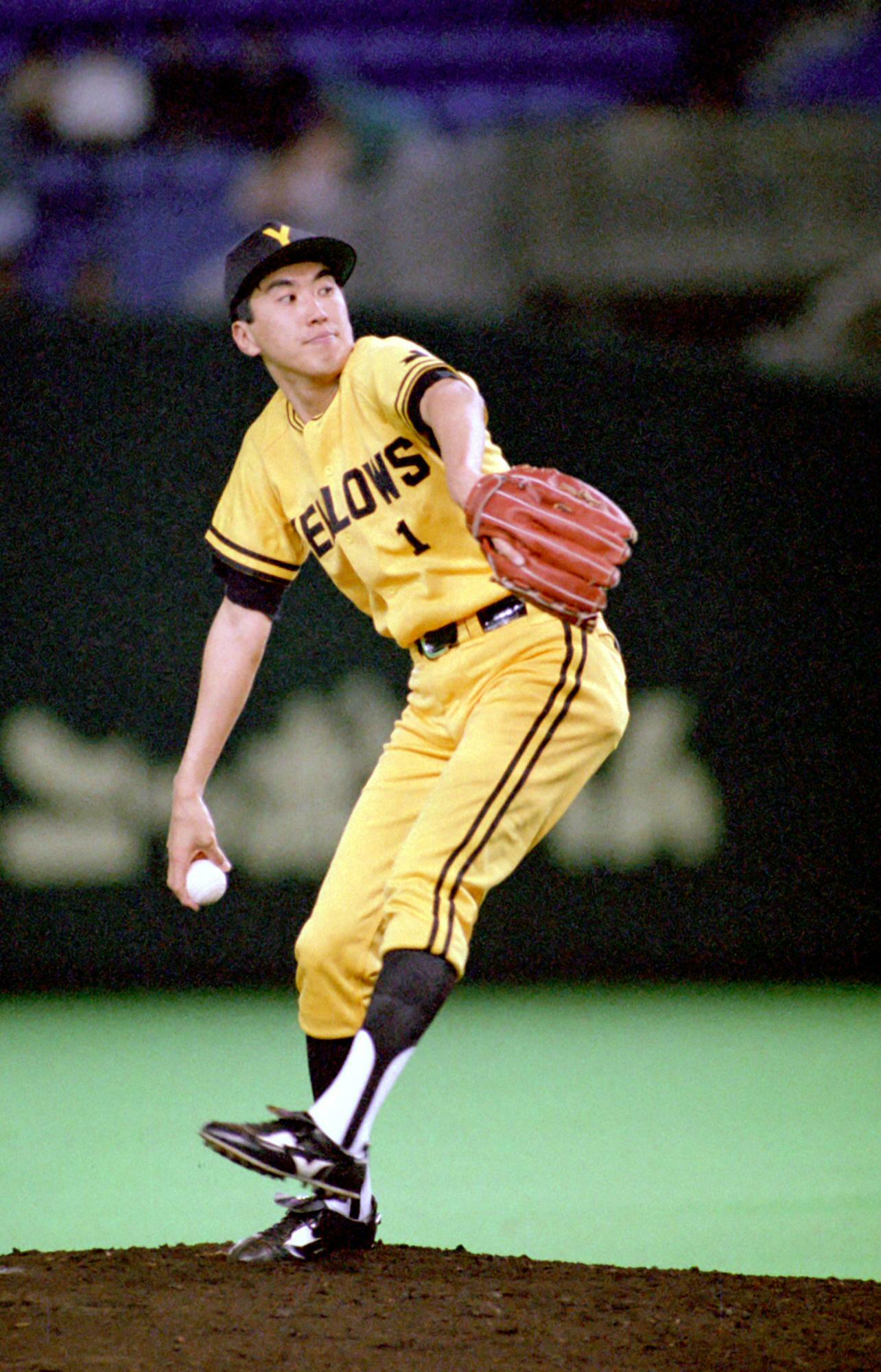 オールスター夢の球宴　力投するとんねるずの石橋貴明（1988年3月）