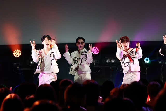コンサート「MYNAME LIVE 2025　－Blooming Days－　」を行ったMYNAME、左からインス、コヌ、セヨン