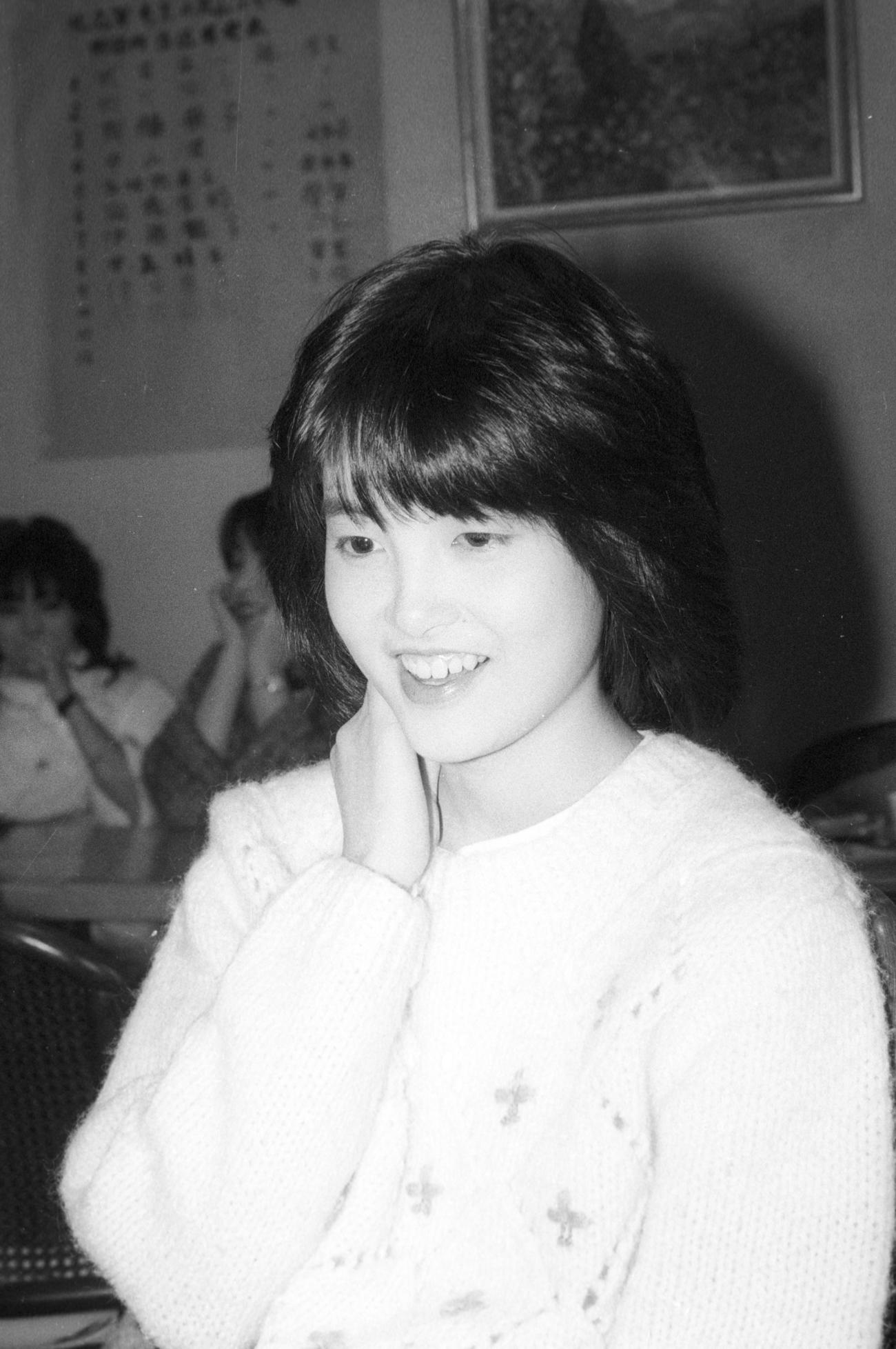 1983年10月、青山学院大の学園祭で初ステージを体験する荻野目洋子。79年小学女子3人グループ「ミルク」でレコードデビュー、84年ソロデビュー