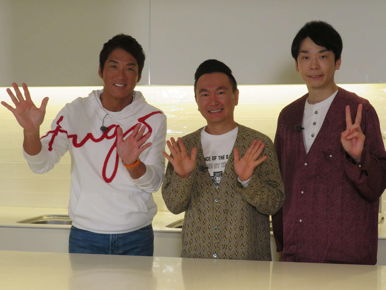 日本テレビ系バラエティー番組「一茂×かまいたち　ゲンバ」に出演する左から長島一茂、かまいたち山内健司、濱家隆一（24年11月撮影）